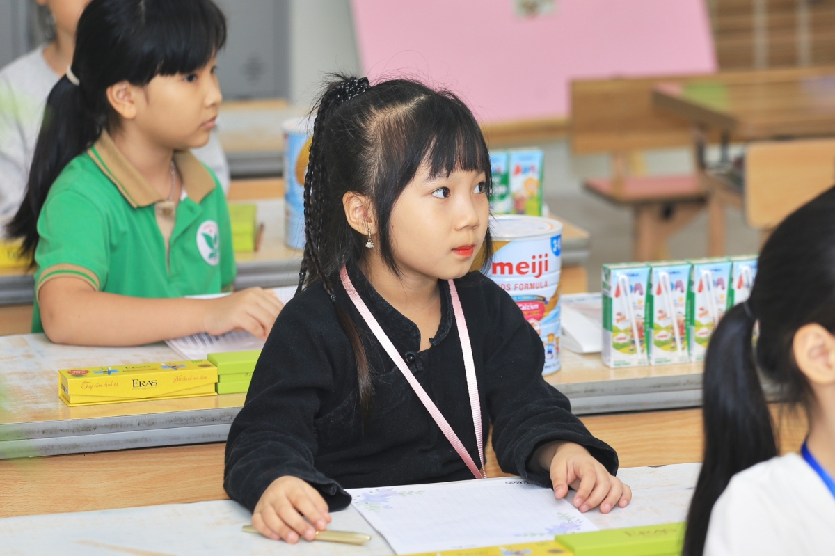 Chung kết toàn quốc cuộc thi “Chữ đẹp tuổi thơ” lần thứ nhất được tổ chức tại trường Tiểu học Long Biên (Hà Nội)