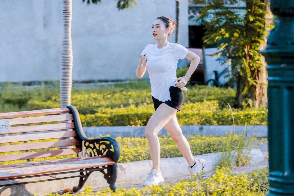 Ăn kiêng lành mạnh phải đi kèm chế độ vận động phù hợp và bổ sung đủ nước