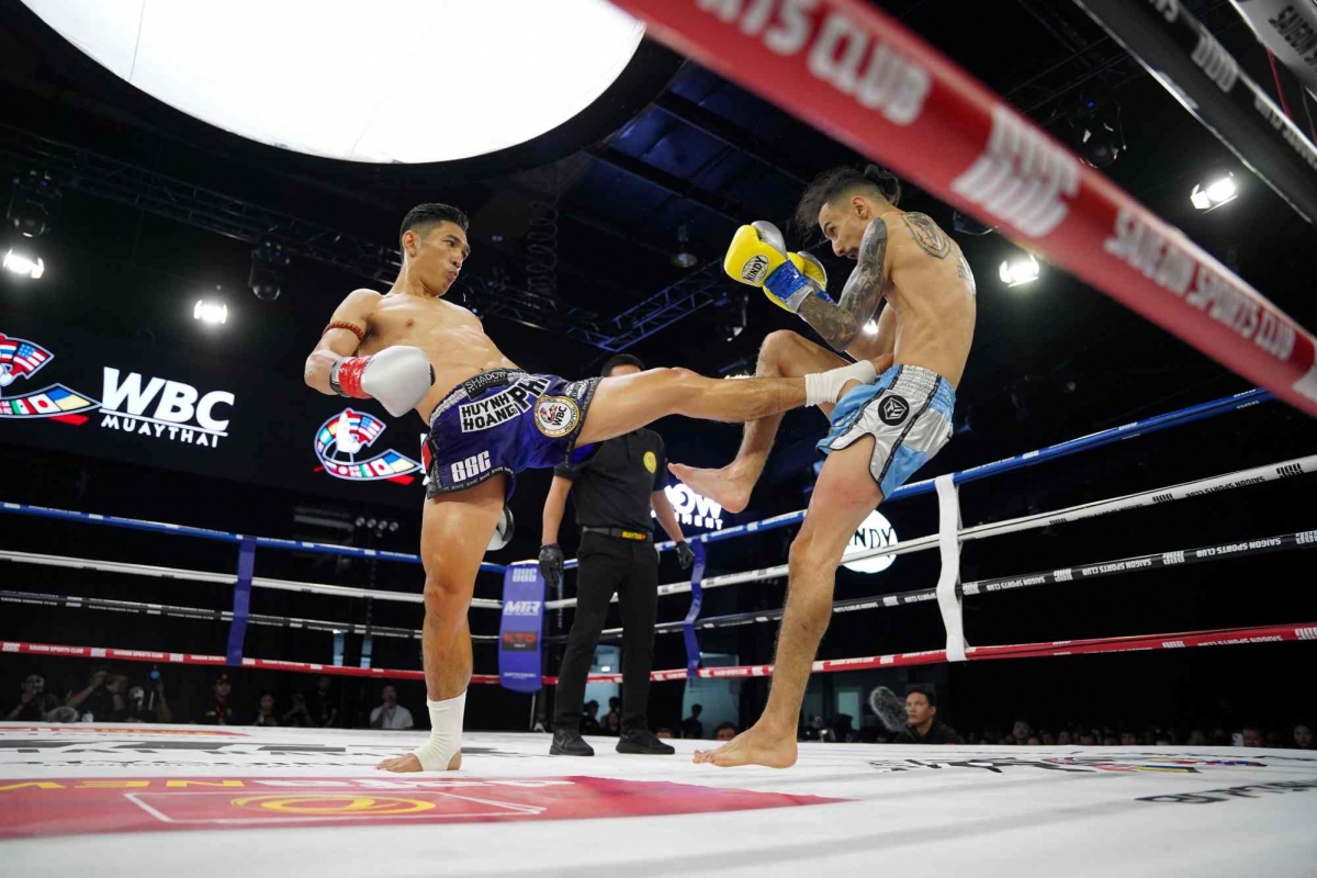 Trương Cao Minh Phát (trái) thắng knock-out kỹ thuật đối thủ đến từ Iran (Ảnh: T.T).