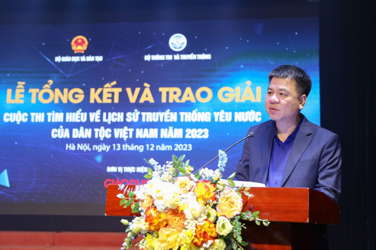 Nhà báo Triệu Ngọc Lâm - Tổng biên tập Báo Giáo dục và Thời đại phát biểu khai mạc Lễ trao giải