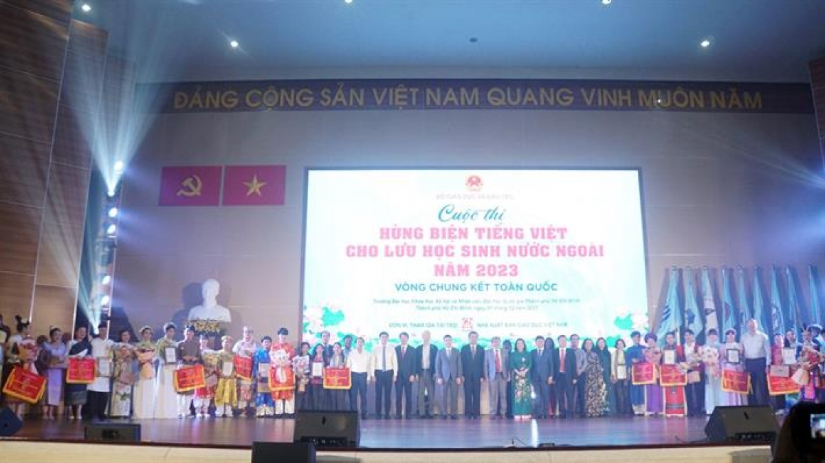 12 đội thi vòng chung kết đã mang đến hiểu biết và tình yêu với đất nước, con người Việt Nam trong từng tiết mục