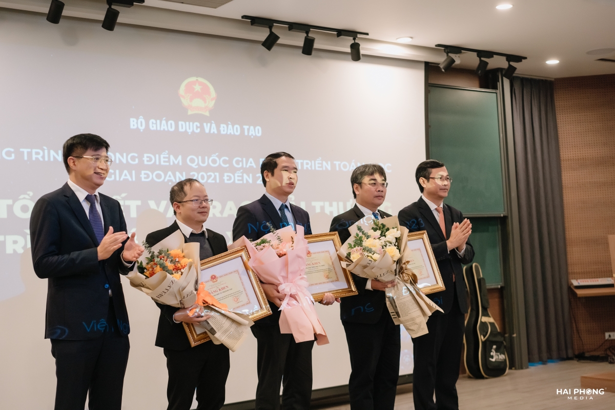 3 đơn vị được Bộ GD-ĐT tặng Bằng khen
