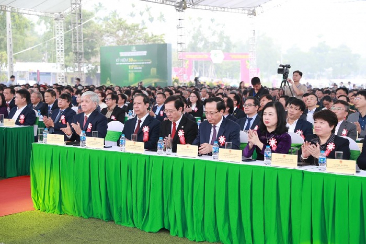 Các đại biểu tham dự Lễ kỷ niệm 30 năm thành lập ĐHQGHN