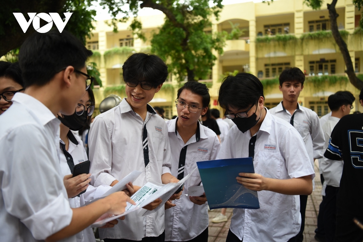Kỳ thi tốt nghiệp THPT từ năm 2025, thí sinh thi 2 môn bắt buộc (Toán, Ngữ văn) và 2 môn lựa chọn trong các môn học lớp 12 (ảnh minh họa)