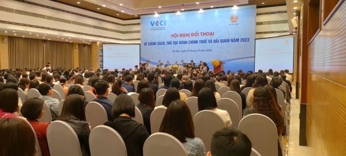 Nhiều doanh nghiệp tham gia Hội nghị đối thoại chính sách thuế và hải quan