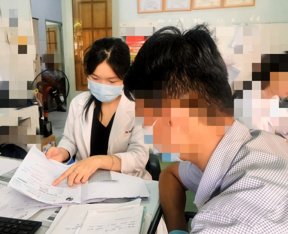 Tư vấn điều trị cho bệnh nhân nhiễm HIV