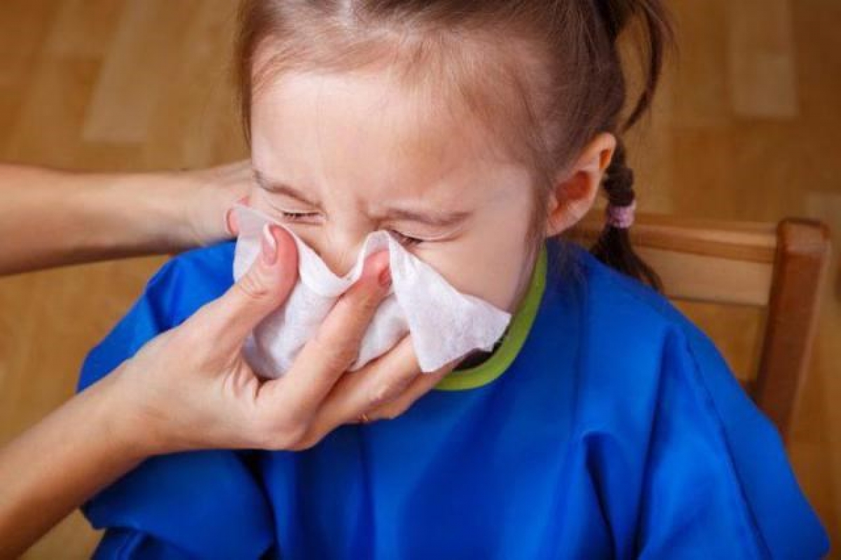 Biến chứng thường gặp của viêm mũi dị ứng là viêm xoang mạn tính, viêm tai giữa...