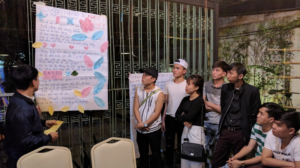 Một buổi truyền thông phòng chống HIV cho công nhân ở khu công nghiệp