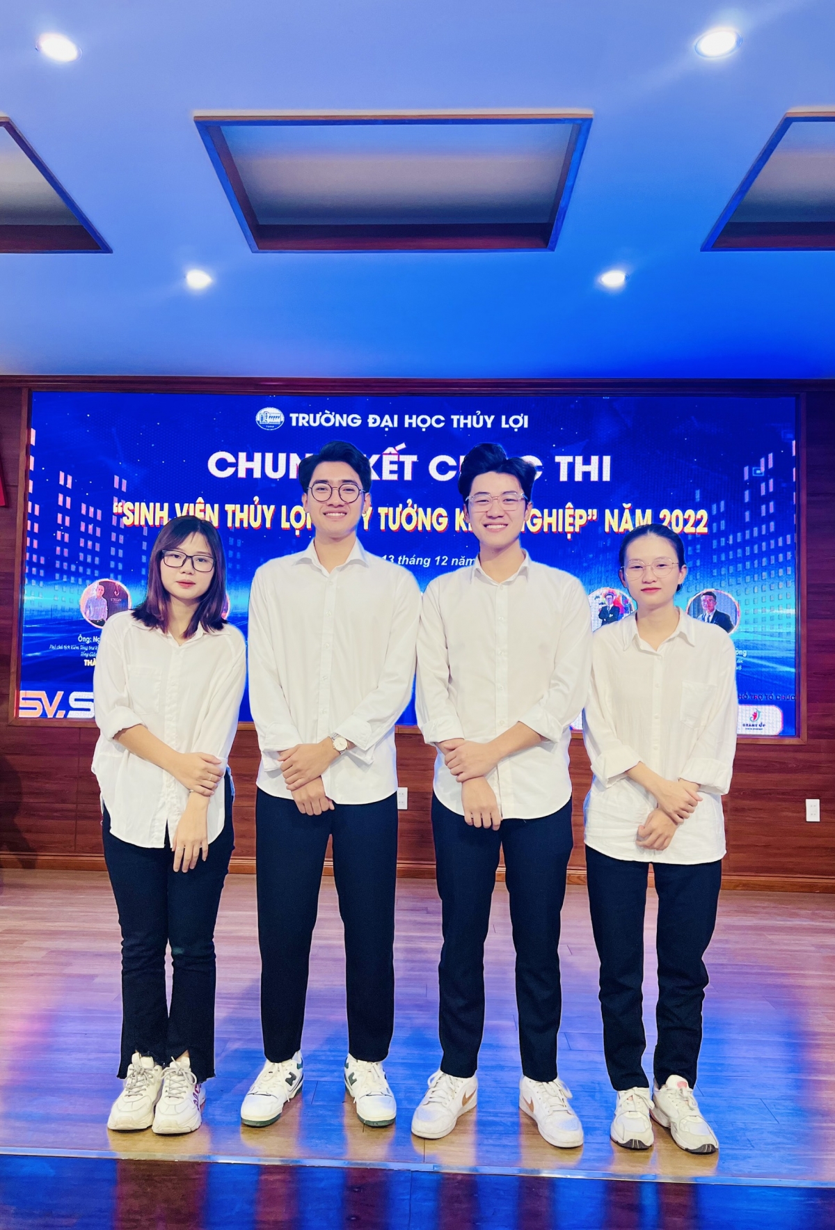 Nhóm sinh viên đạt giải tại Nhì cấp trường chung kết cuộc thi Học sinh, Sinh viên với ý tưởng khởi nghiệp SV-STARTUP năm 2022.