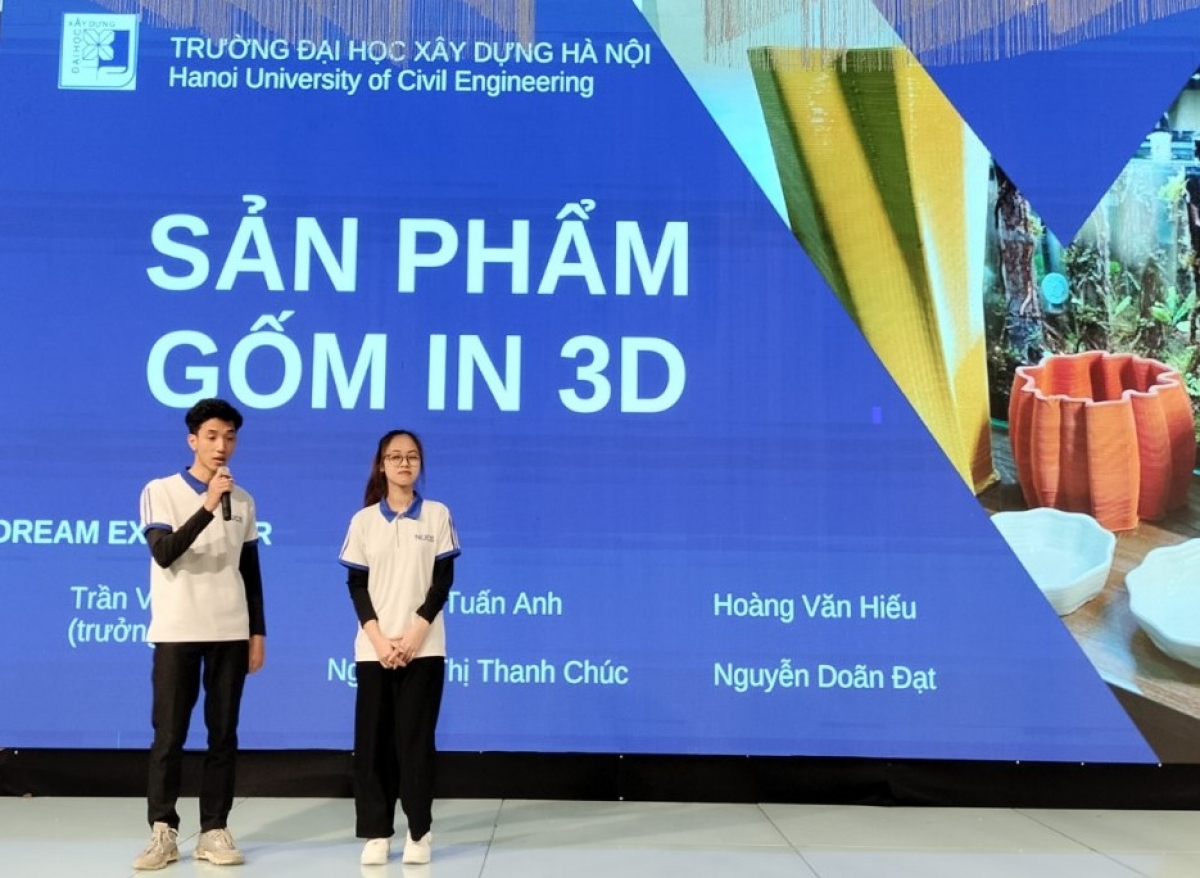 Các đội thi trình bày dự án/ý tưởng khởi nghiệp tại vòng chung kết cuộc thi “Bệ phóng khởi nghiệp" (STARTUP LAUNCHPAD) năm 2023