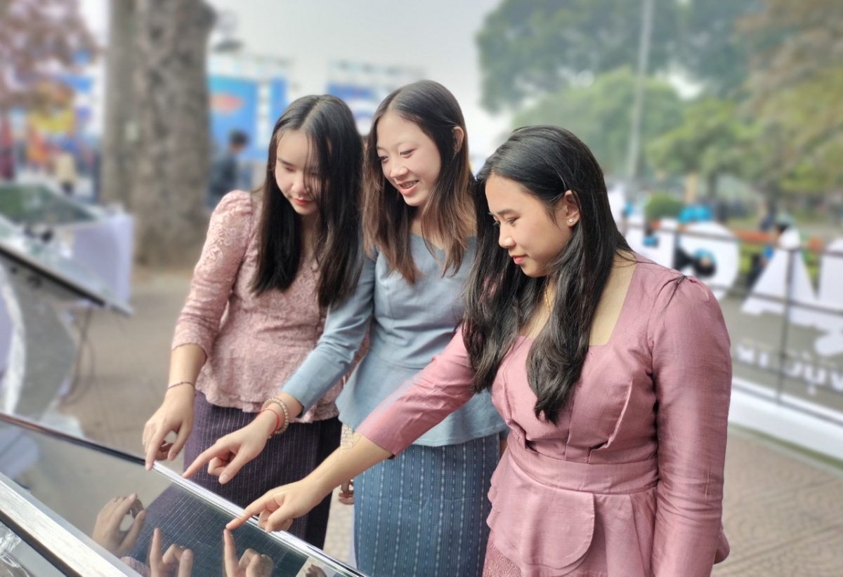 Học sinh, sinh viên quốc tế tham gia trải nghiệm tại Festival