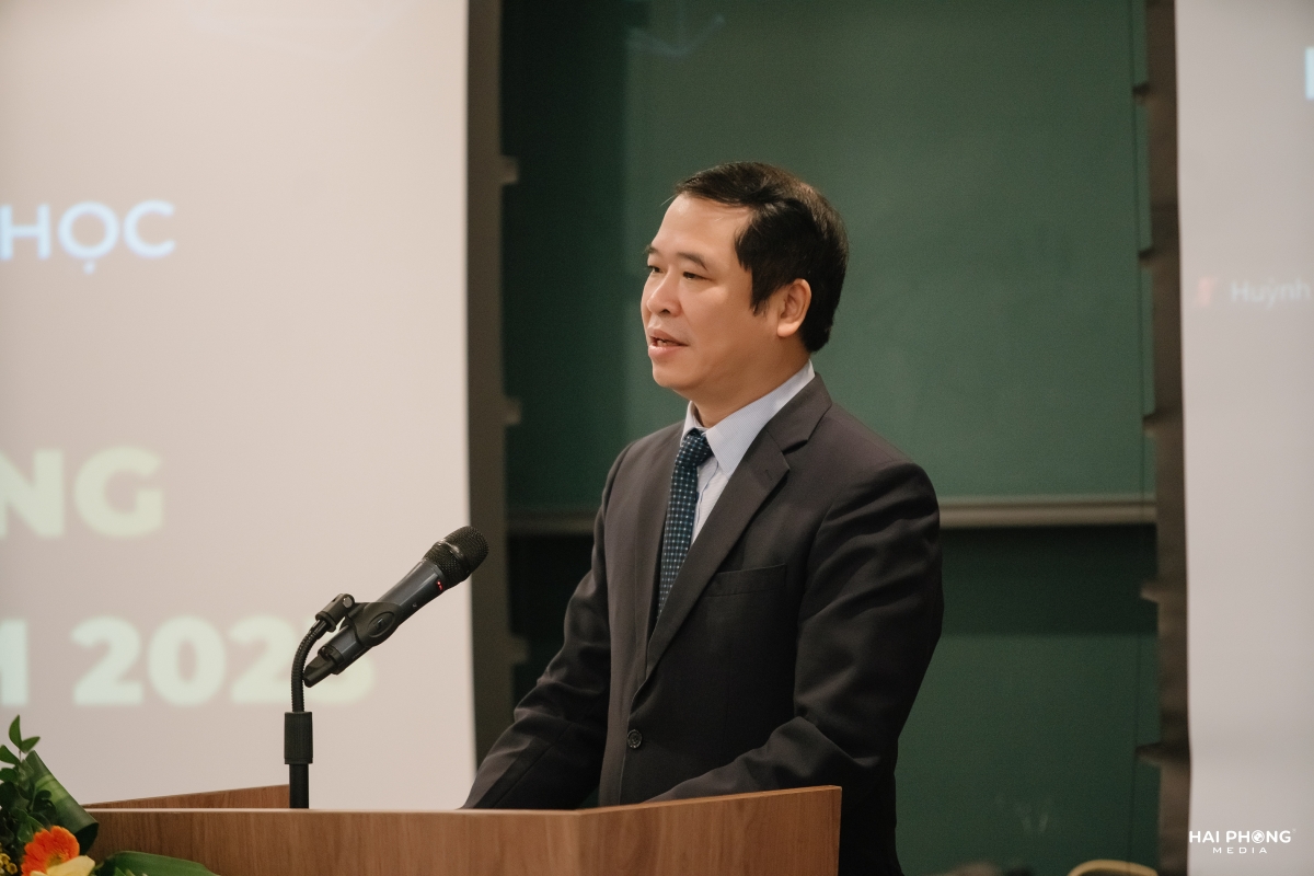GS.TS Lê Thanh Sơn – Phó hiệu trưởng ĐHKHTN, ĐHQGHN phát biểu