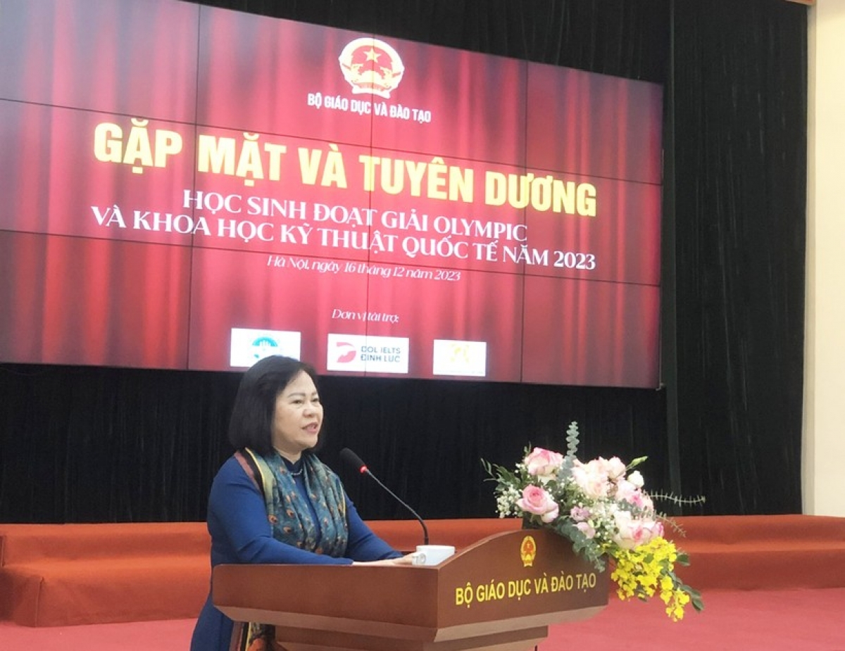 Thứ trưởng Bộ GD-ĐT Ngô Thị Minh