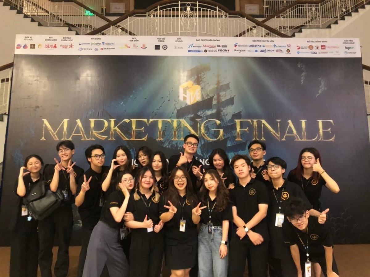 Tuổi trẻ với khoảng thời gian dài trước mắt cần được tự trải nghiệm để hình thành quan điểm, phẩm chất riêng. Kinh nghiệm từ người khác chỉ nên có giá trị tham khảo.