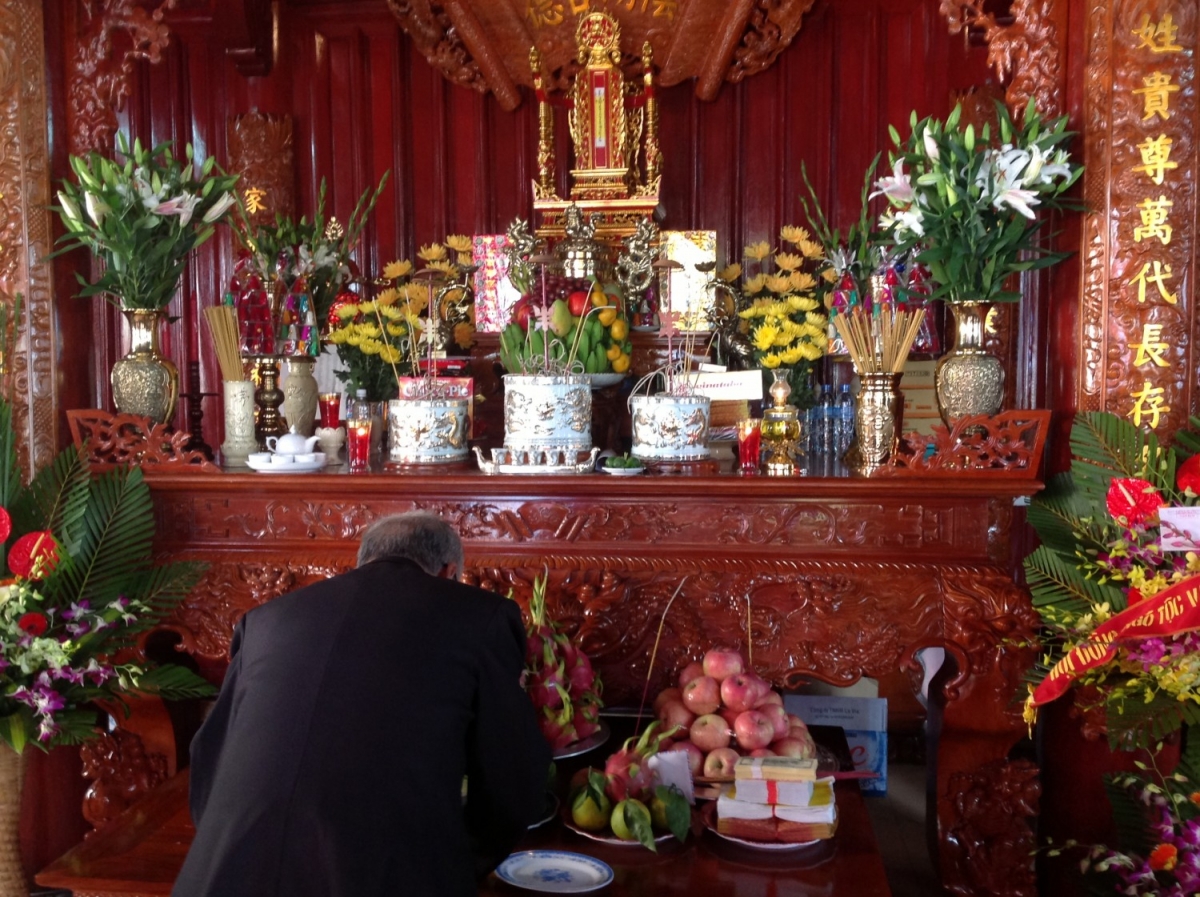 Thờ cúng tổ tiên bày tỏ lòng biết ơn và tôn kính tổ tiên, đấng sinh thành