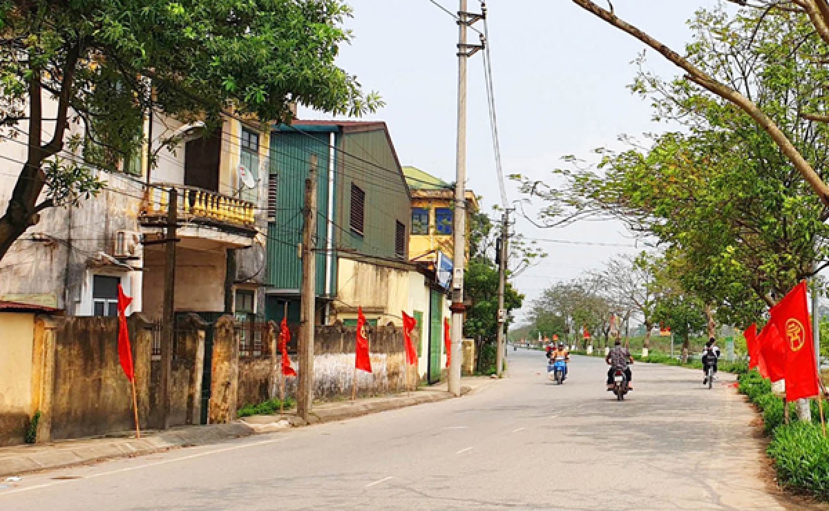 Con đường sạch sẽ ở xã Tiên Dương.