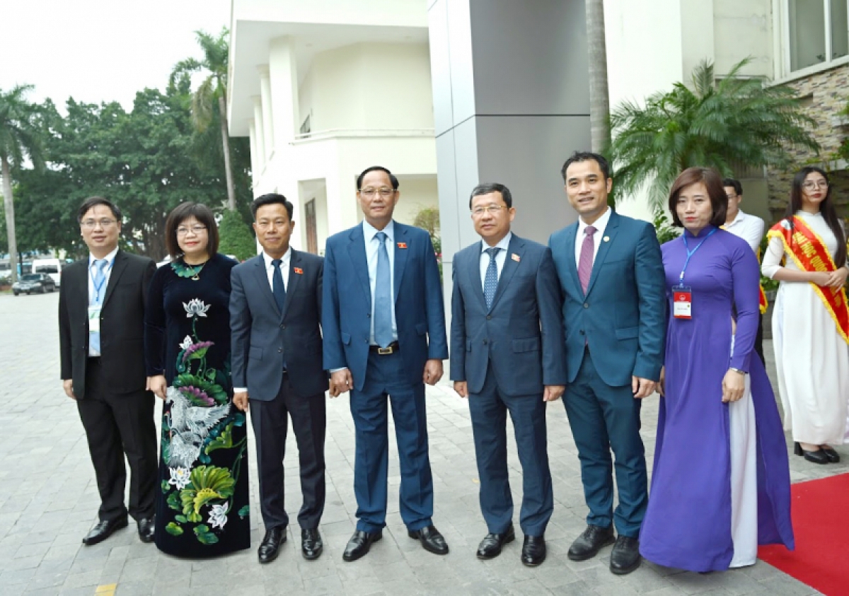Giám đốc Đại học Quốc gia Hà Nội, GS. Lê Quân cùng Ban Lãnh đạo ĐHQGHN chào đón Chủ tịch Quốc hội Rossen Dimitrov Jeliazkov và Đoàn đại biểu cấp cao Quốc hội Bulgaria đến thăm và phát biểu chính sách với giảng viên, sinh viên nhà trường