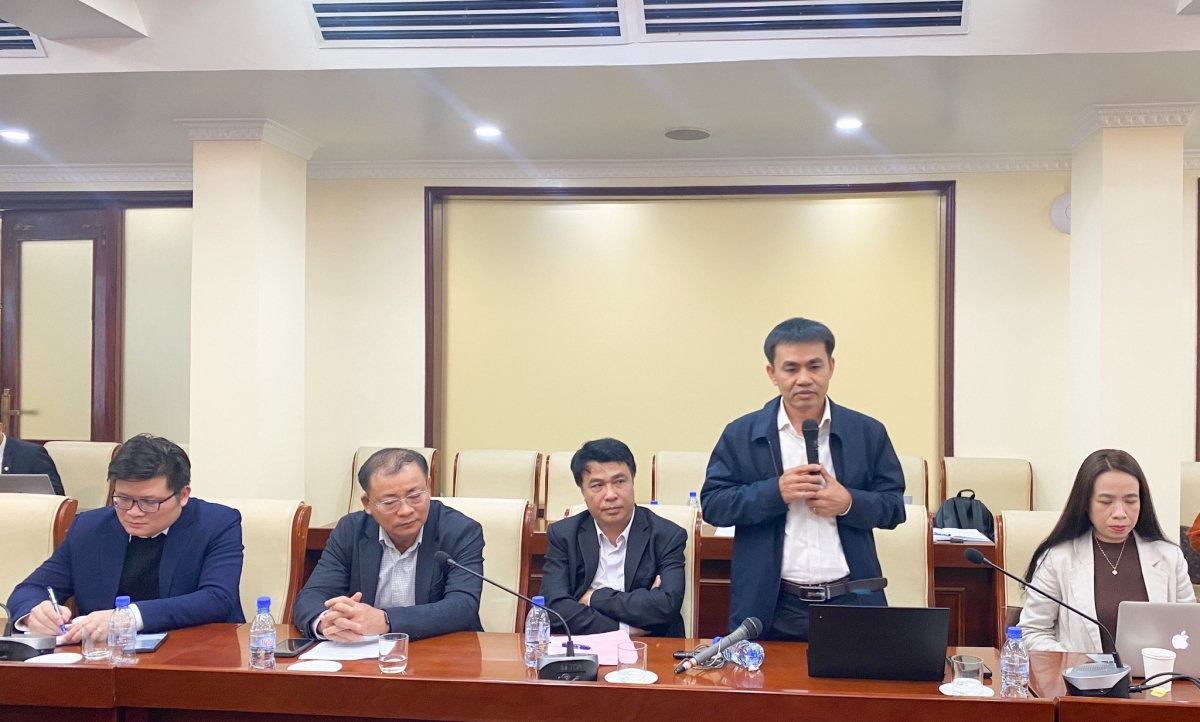 Đại diện các nhà trường đóng góp ý kiến về thi đánh giá năng lực do trường đại học Sư phạm Hà Nội tổ chức.