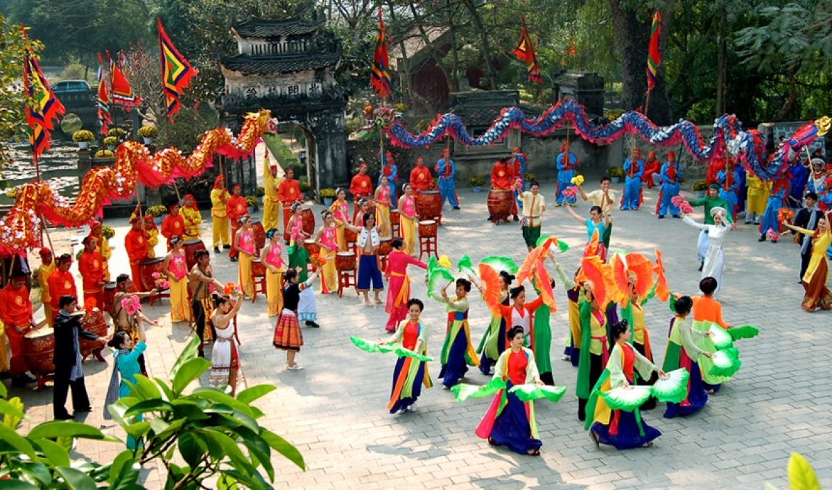 Cần xử lý hành vi lợi dụng di tích, lễ hội, tín ngưỡng để trục lợi. Ảnh KT