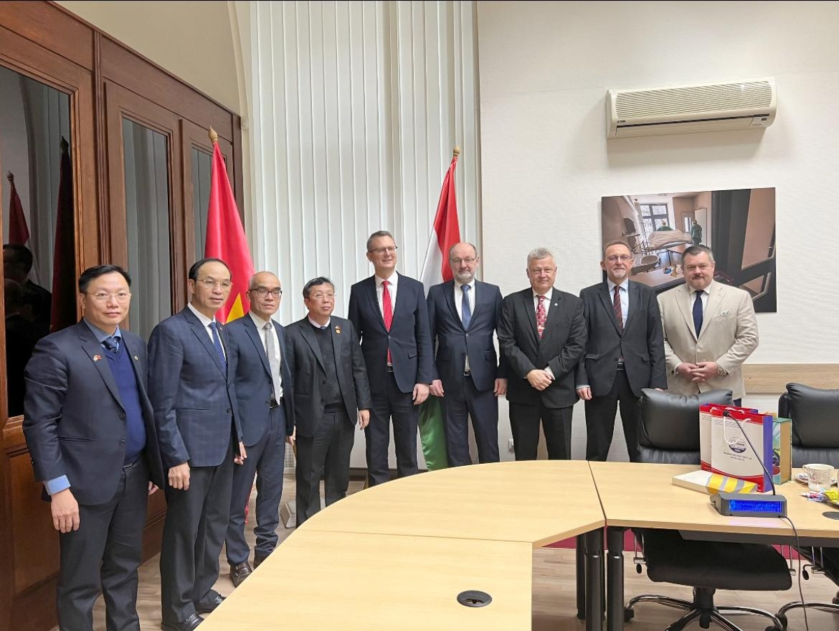 Đoàn công tác của Bộ NN&PTNT làm việc với Bộ nội vụ Hungary về vấn đề Quản lý tài nguyên nước; khai thác sử dụng nước phục vụ nông nghiệp, công nghiệp, dân sinh và bảo vệ môi trường
