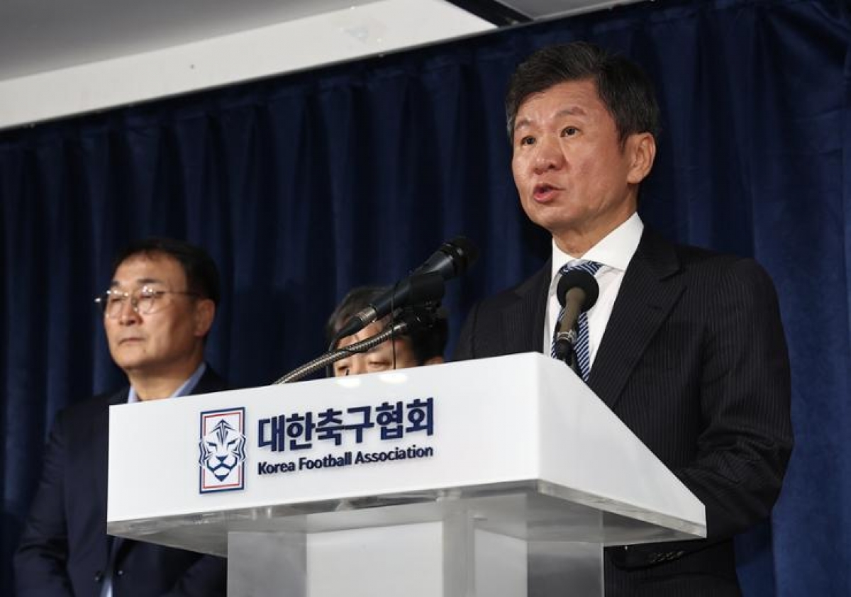Chủ tịch KFA - ông Chung Mong-gyu thông báo quyết định sa thải HLV Jurgen Klinsmann