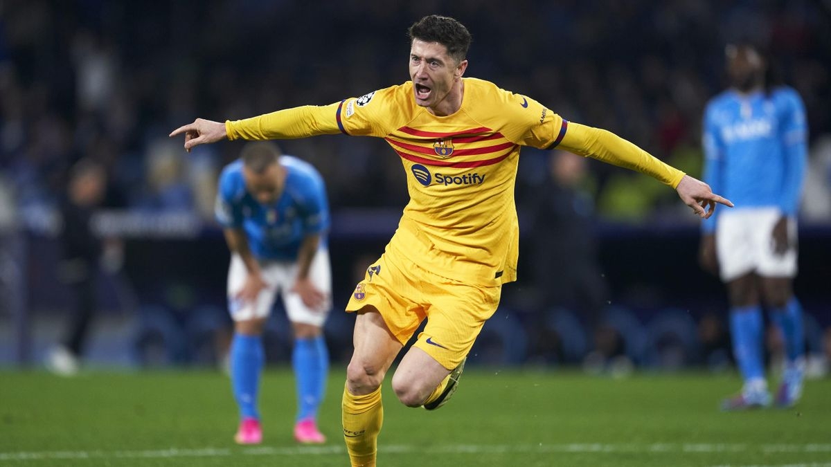 Robert Lewandowski lập công cho Barca