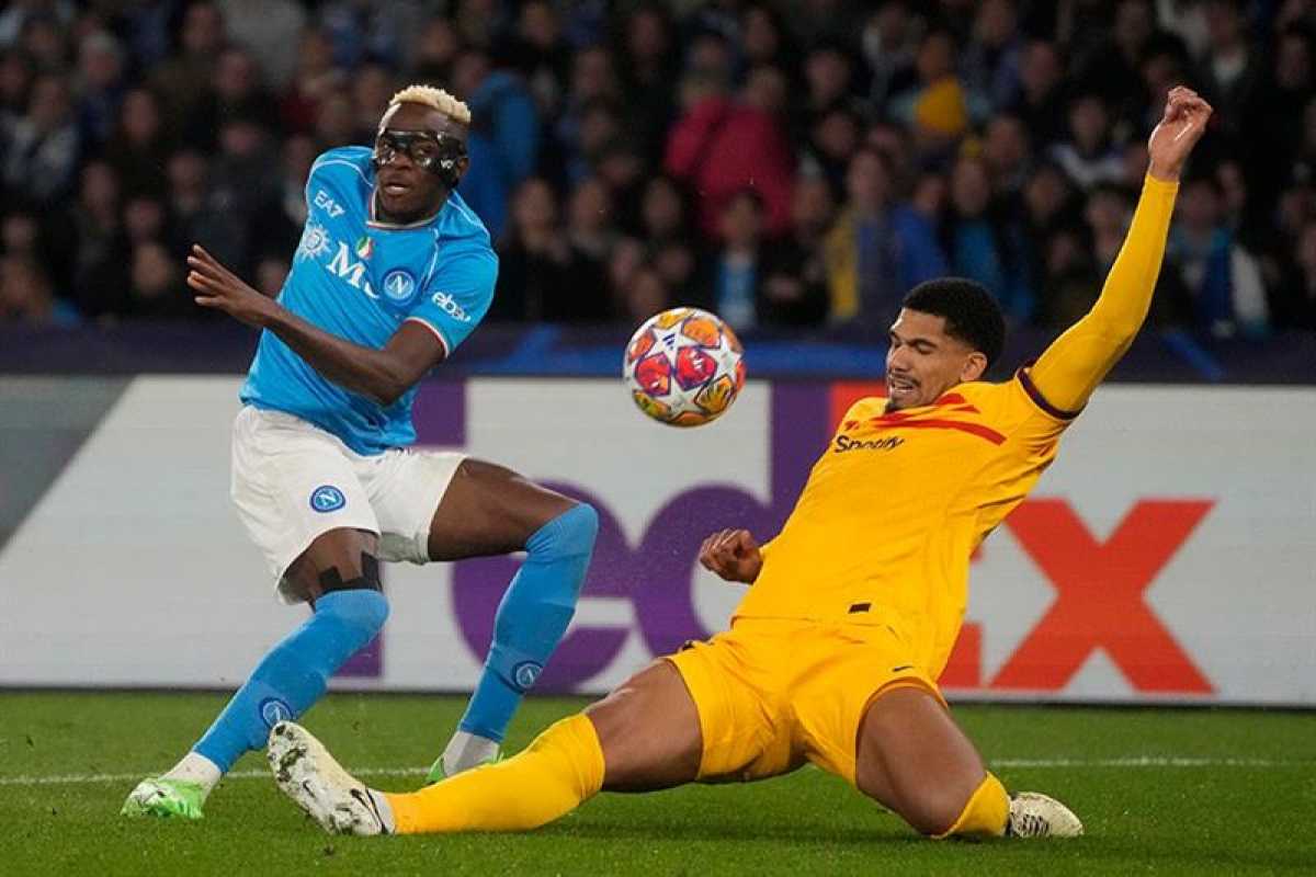 Victor Osimhen gỡ hòa 1-1 cho Napoli