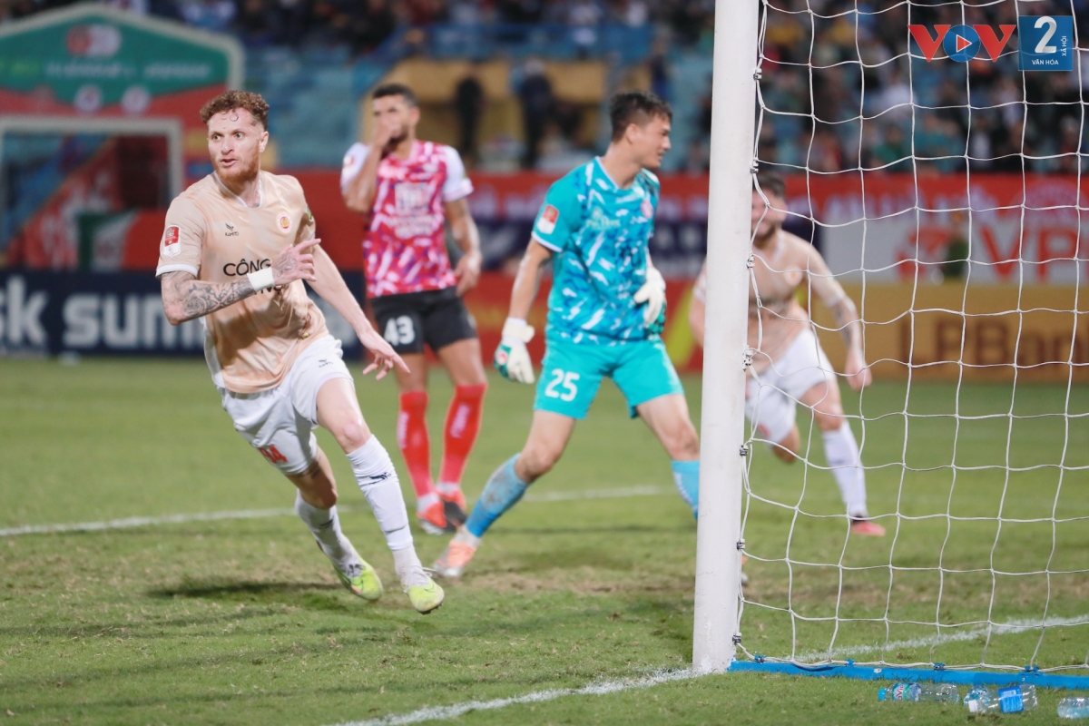 Geovane ấn định chiến thắng 2-0 cho đội chủ nhà