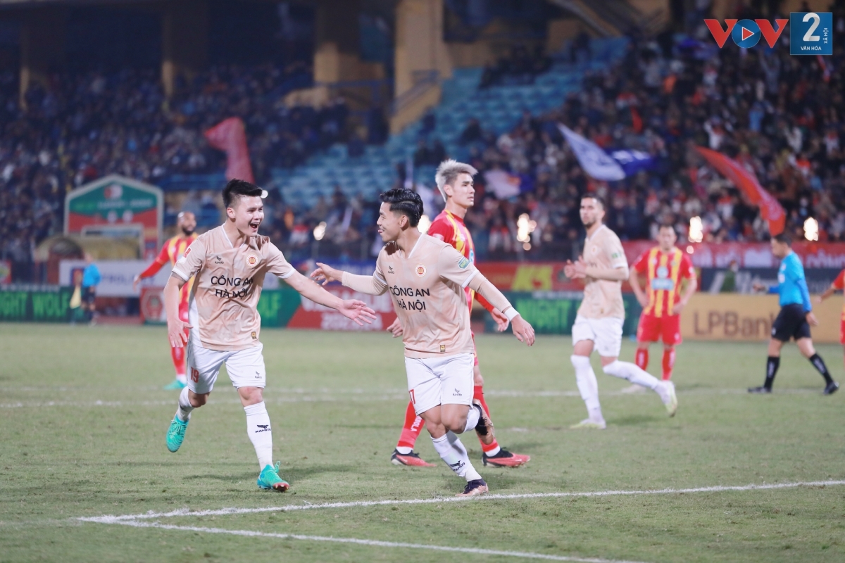 Bàn thắng trên chấm 11 mét của Văn Thanh ấn định thắng lợi 3-1 cho CAHN