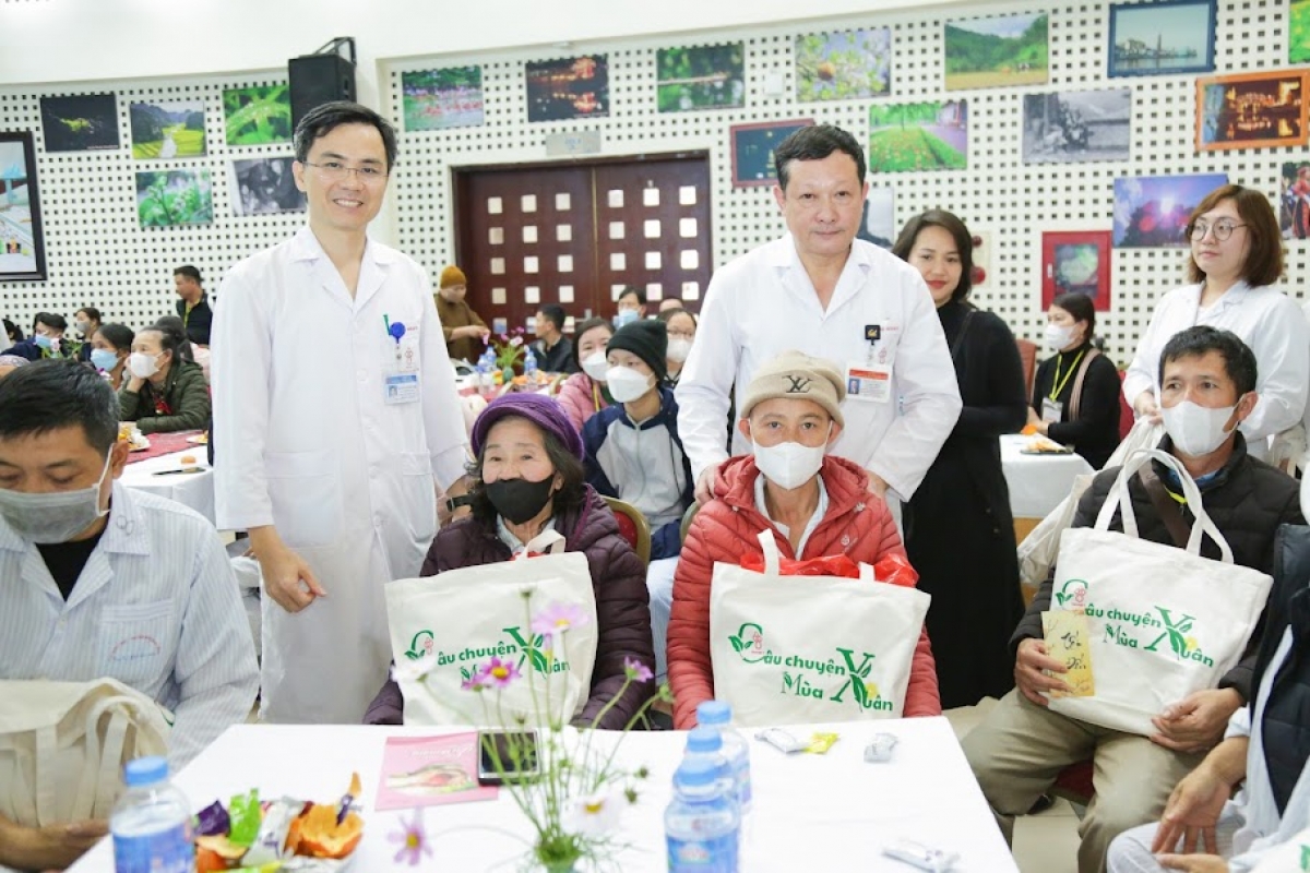 Các bác sĩ luôn nỗ lực, đồng hành cùng bệnh nhân để viết lên những câu chuyện đầy hi vọng