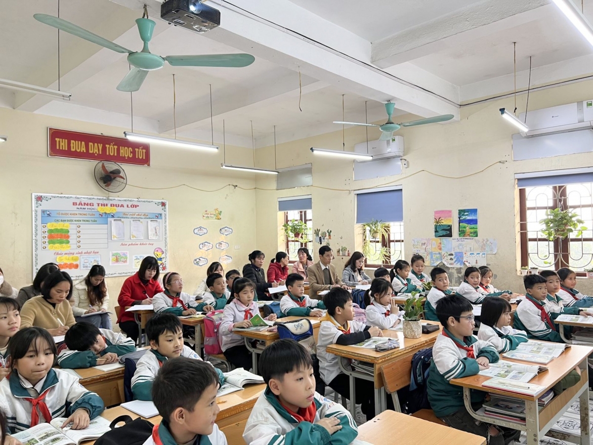Học sinh trường Tiểu học Vân Nam, Phúc Thọ, Hà Nội trong một giờ học