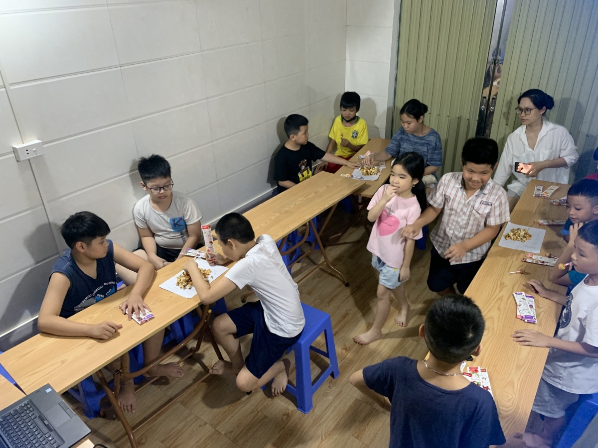 Học sinh của lớp học Phúc xá vui mừng mỗi khi đến lớp (Ảnh NVCC)