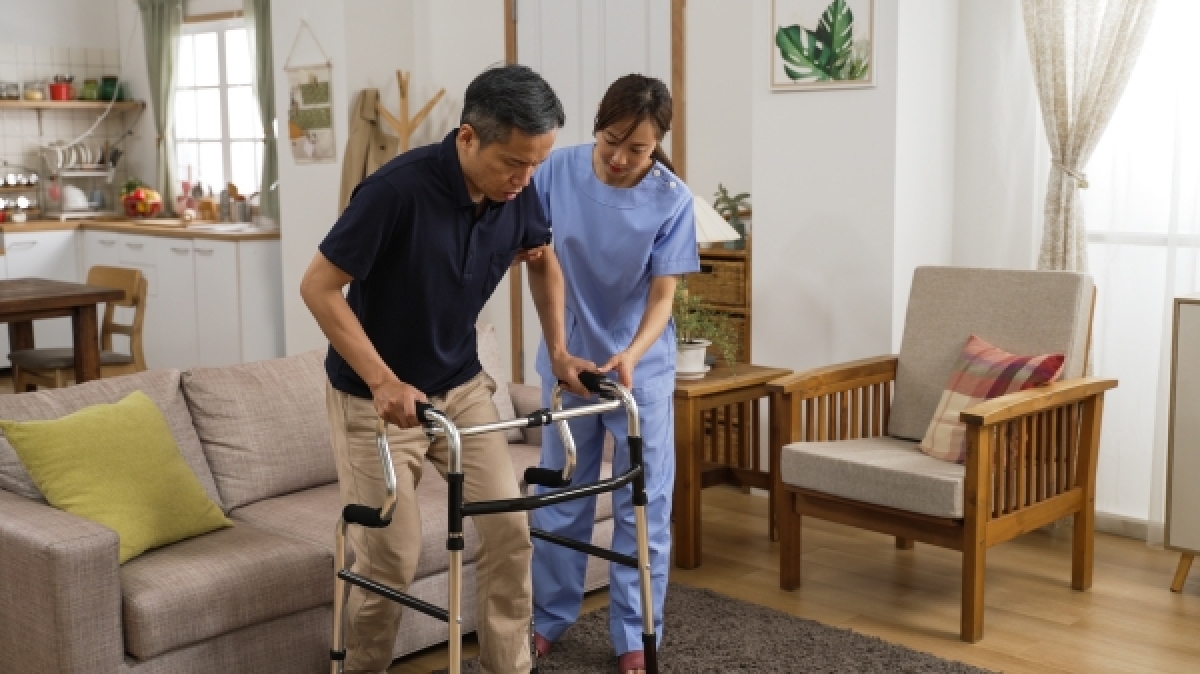 Giúp người bệnh sau đột quỵ não duy trì tập luyện tại nhà