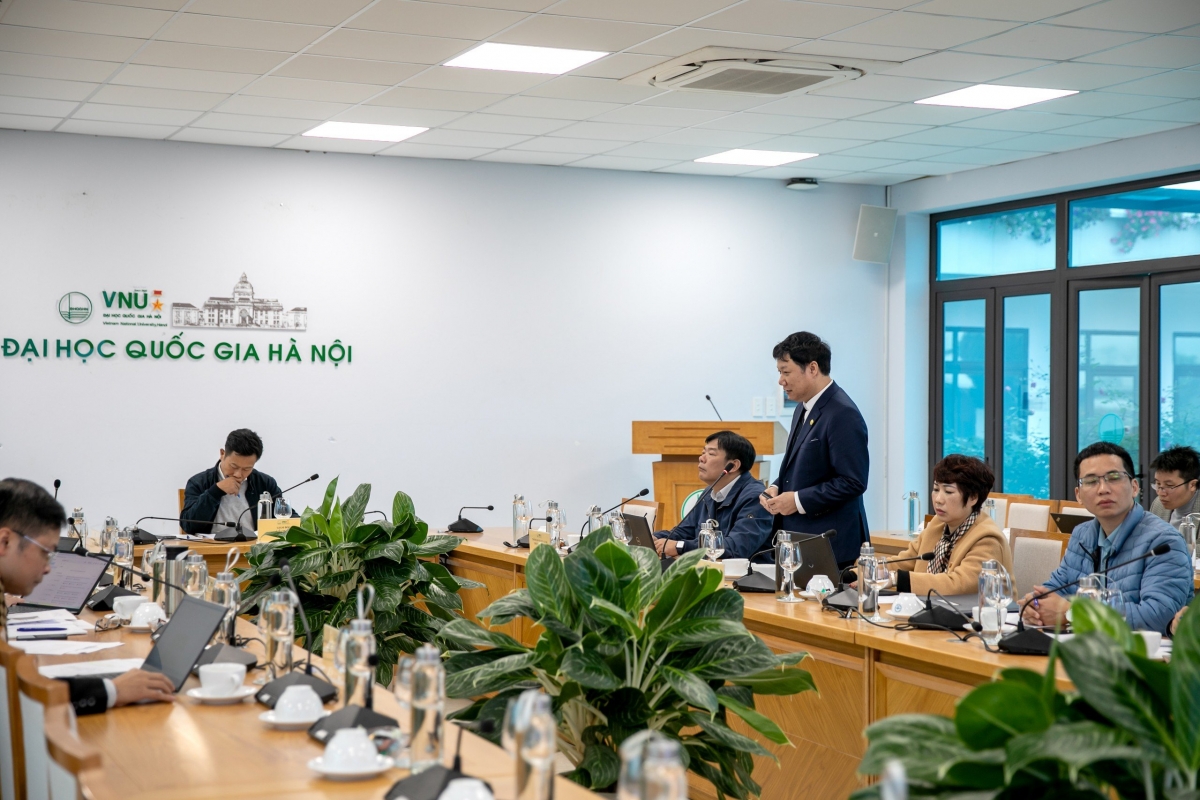 GS.TS Nguyễn Tiến Thảo, Giám đốc Trung tâm Khảo thí, ĐHQGHN phát biểu tại buổi làm việc