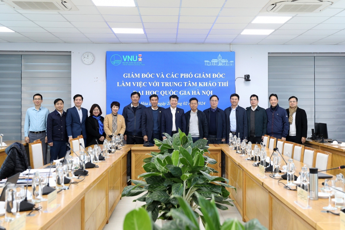 Ban Giám đốc ĐHQG Hà Nội và các đơn vị liên quan làm việc với Trung tâm Khảo thí ĐHQG Hà Nội
