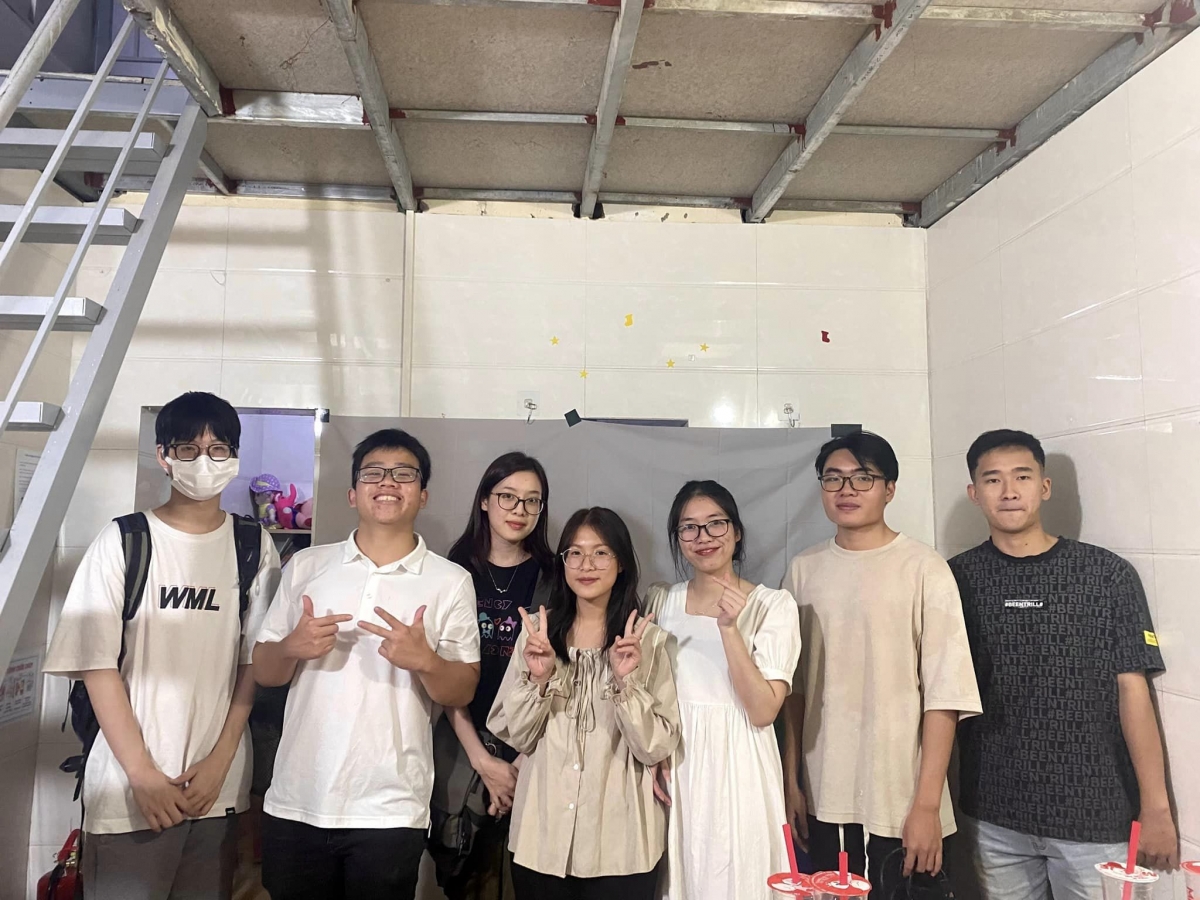 Các tình nguyện viên - những "thầy cô" luôn hết mình vì học sinh (Ảnh NVCC)