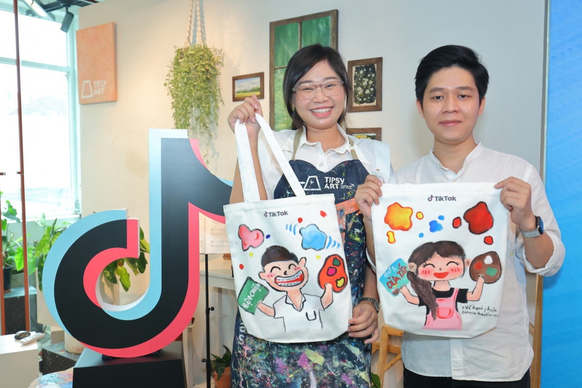 2 bạn trẻ Thanh Phượng và Phú Thịnh