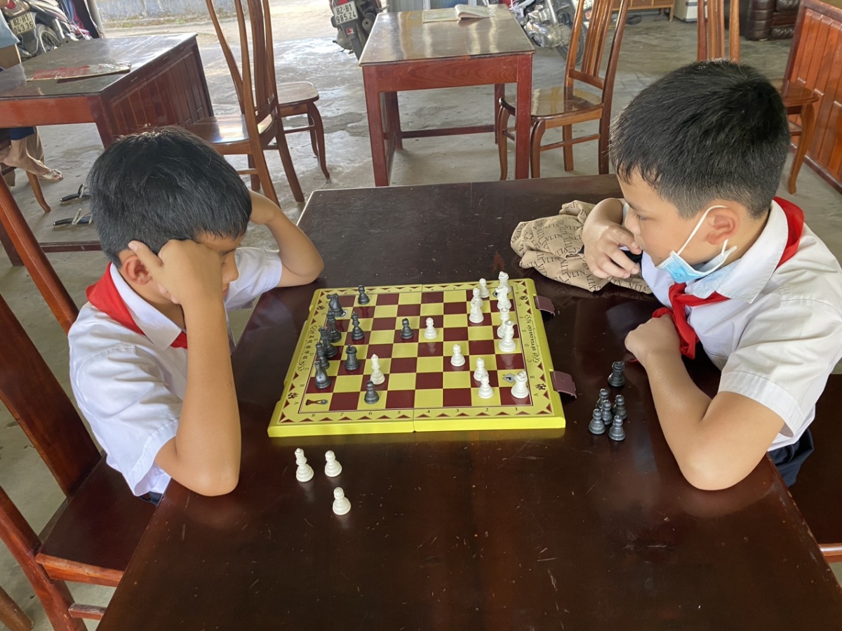 Học sinh Trường Tiểu học Lê Văn Tám, Đắk Hà, Kon Tum vui chơi trong ngày trở lại trường sau kỳ nghỉ Tết