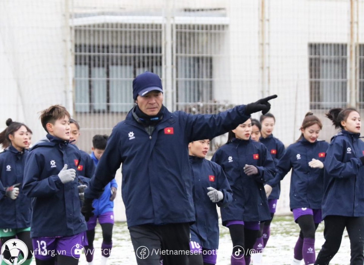 HLV trưởng đội tuyển U20 nữ Việt Nam - Akira Ijiri