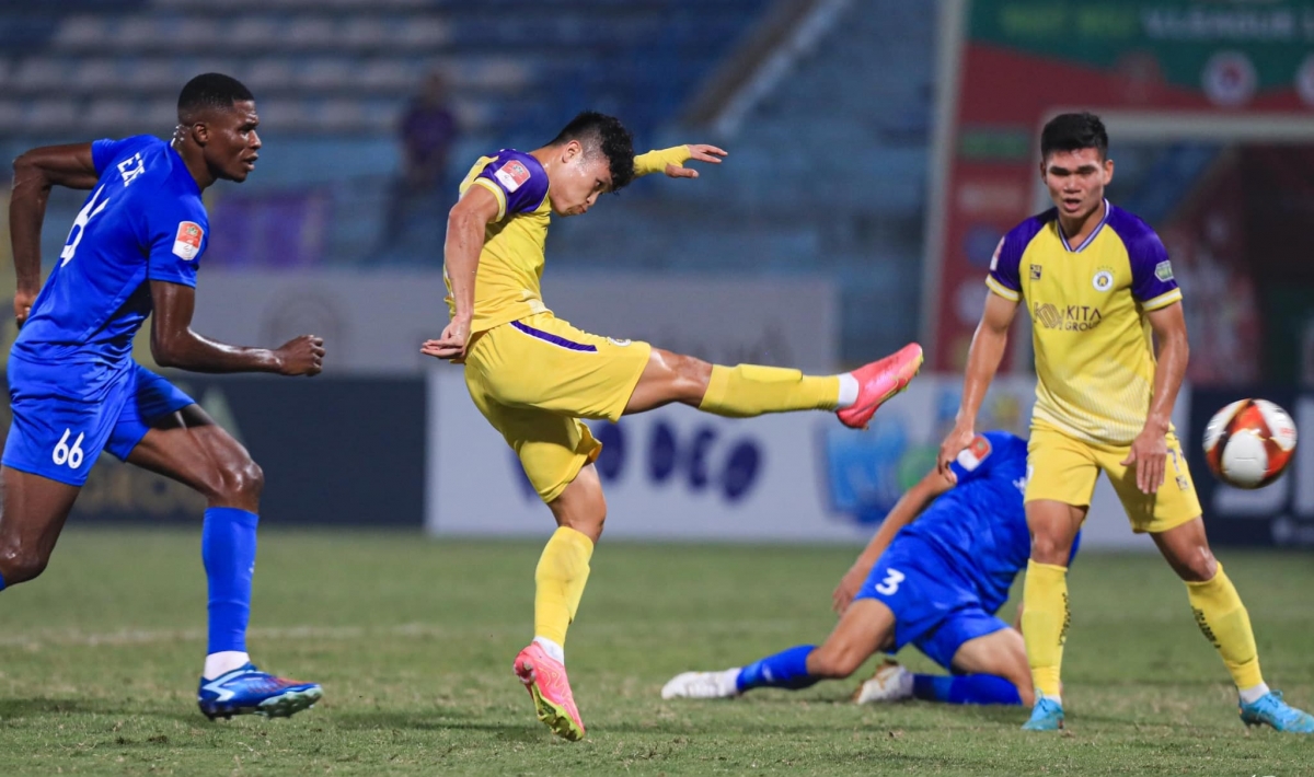 Tuấn Hải và Xuân Mạnh cùng gây ấn tượng ở vòng 13 (Ảnh: HNFC)