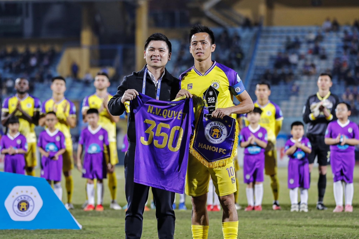 Trận đấu đặc biệt với Văn Quyết (Ảnh: HNFC)