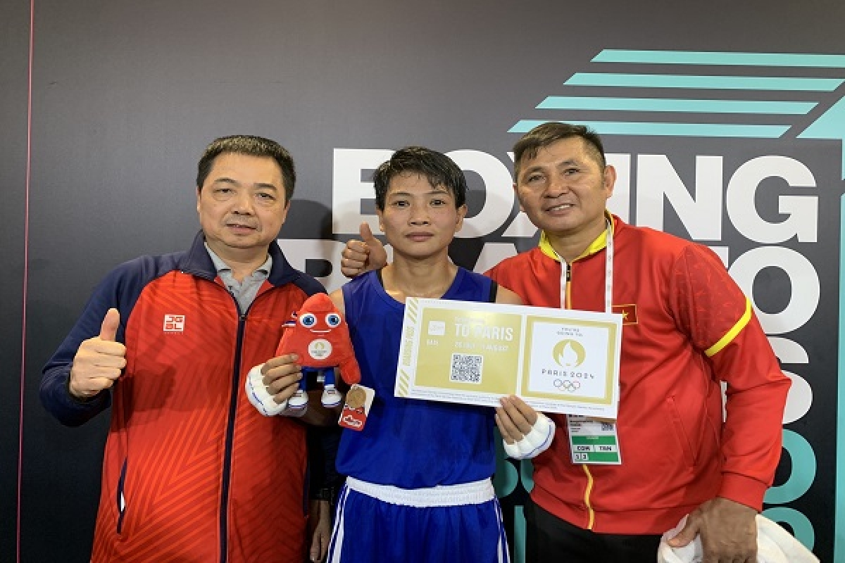 Kim Ánh và giấy chứng nhận đến Olympic Paris 2024