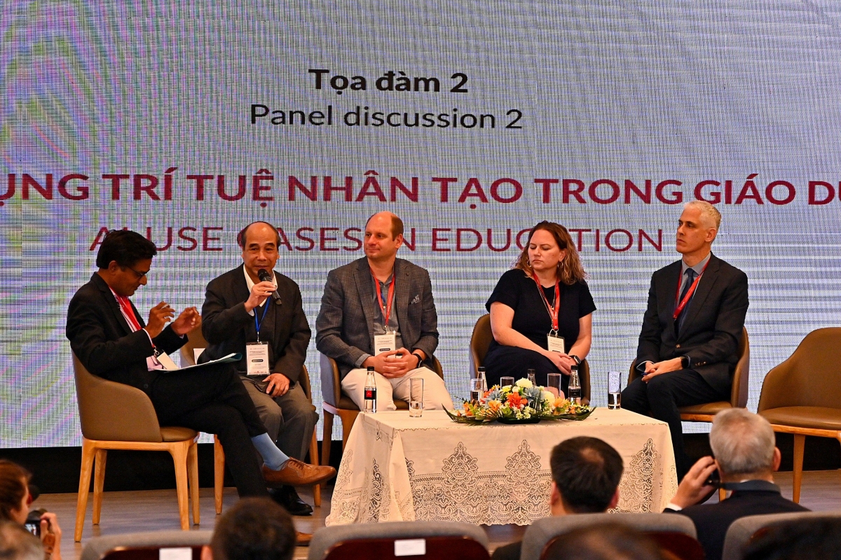 Các diễn giả tại Hội thảo "Trí tuệ nhân tạo và tương lai của giáo dục"
