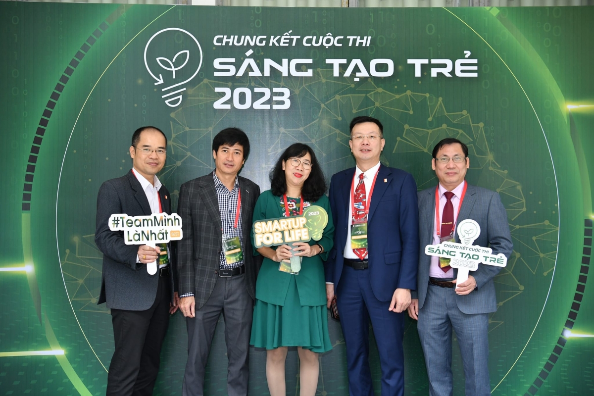 Ban giám khảo Cuộc thi Sáng tạo trẻ 2023 