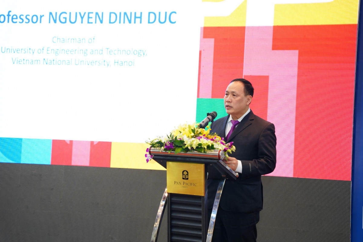 GS.TSKH Nguyễn Đình Đức - Chủ tịch Trường ĐH Công nghệ ĐHQG Hà Nội - đơn vị đăng cai ICPC 2024 phát biểu tại Lễ bế mạc