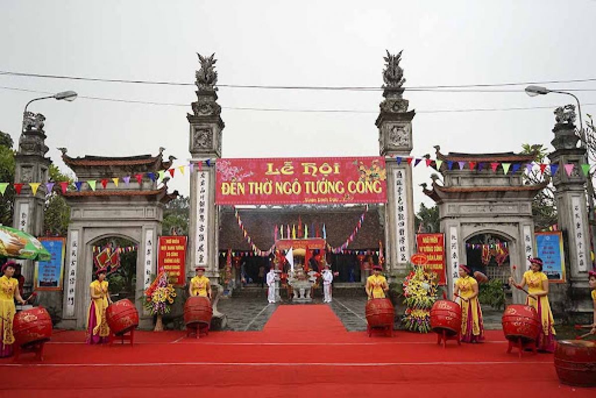 Nhớ ơn tướng công Ngô Miễn, hàng năm nhân dân Phúc Thắng tổ chức lễ hội trang nghiêm tại đền thờ ông ở phố Xuân Mai, phường Phúc Thắng, TP Phúc Yên, tỉnh Vĩnh Phúc. Ảnh: Đài PTTH Vĩnh Phúc