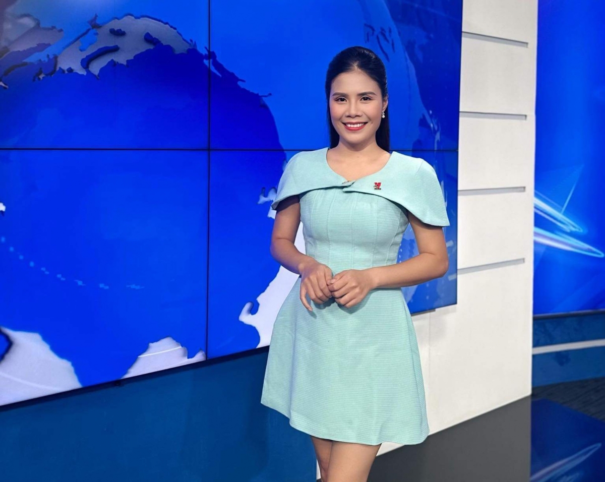 MC, nhà báo Phạm Kim Phượng hiện công tác tại kênh truyền hình Thông tấn xã Việt Nam.