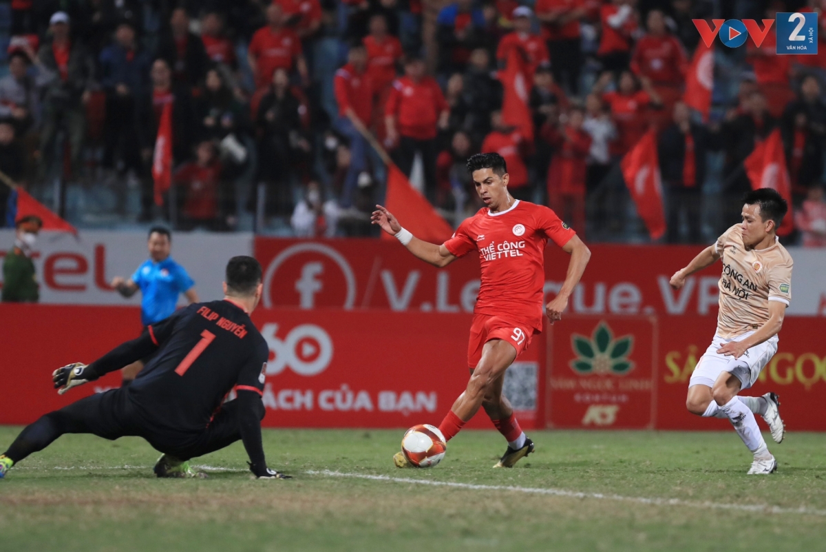 Pedro Henrique giúp Thể Công Viettel nhân đôi cách biệt trước khi hiệp 1 khép lại