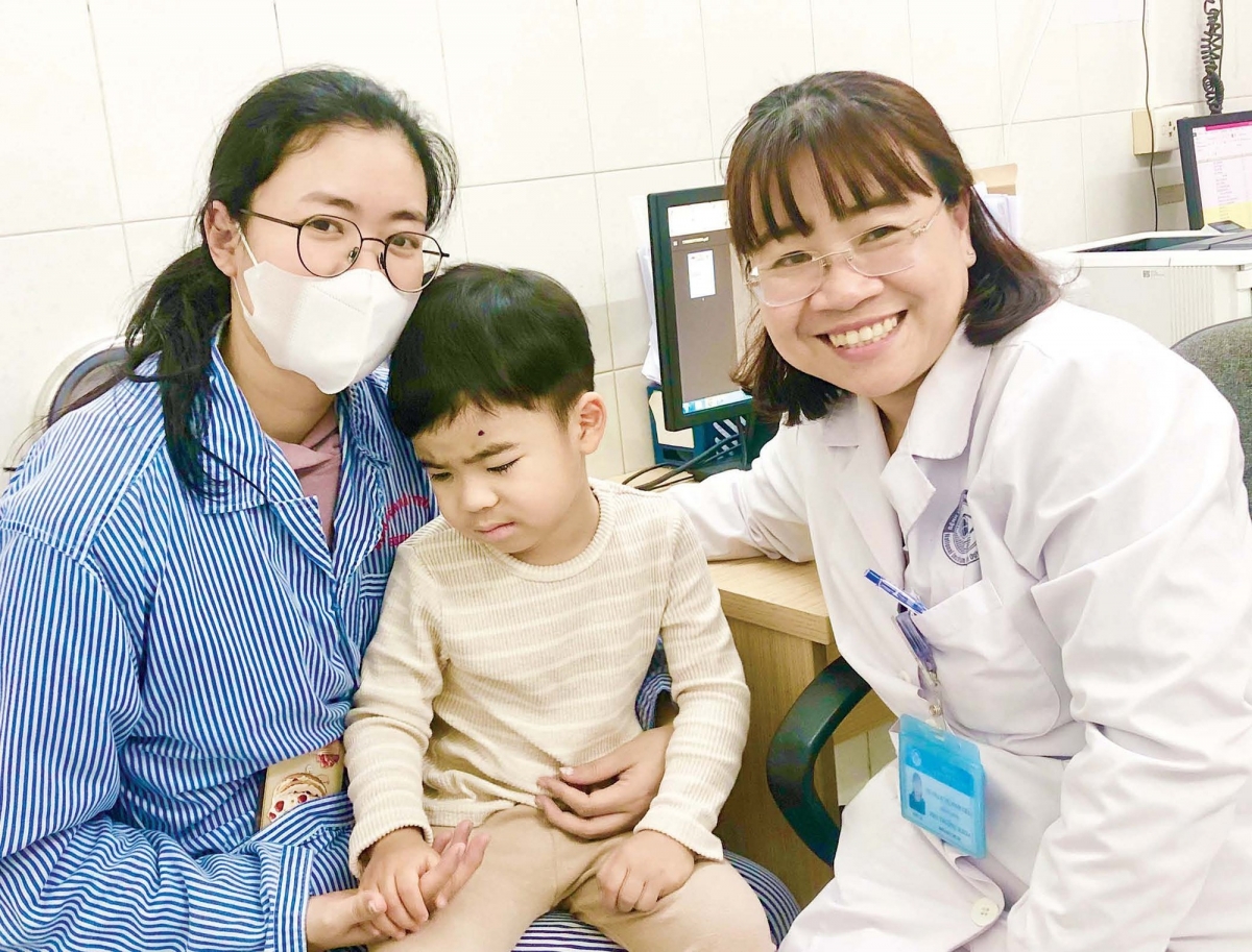 Nhiều tiến bộ trong điều trị ung thư mắt giúp bệnh nhân có hi vọng giữ lại nhãn cầu và thị lực