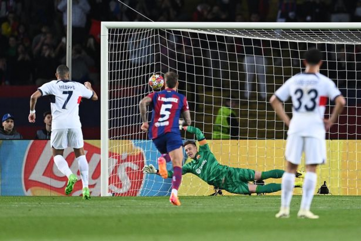 Kylian Mbappe thực hiện thành công quả đá penalty